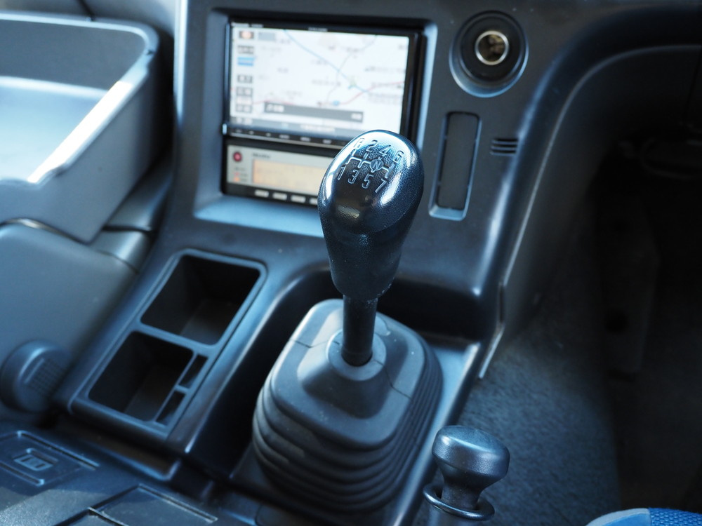 いすゞ ギガ ウイング車 大型 LKG-CYJ77A 年式 H23[写真37]