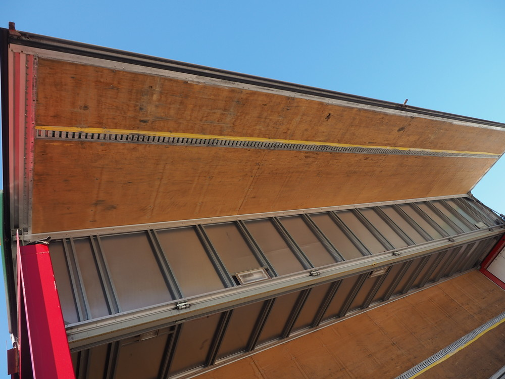 いすゞ ギガ ウイング車 大型 PDG-CYJ77W8 年式 H20[写真22]