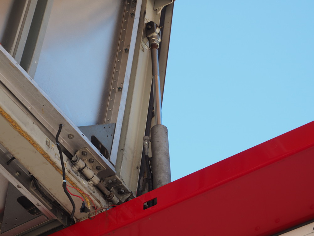 いすゞ ギガ ウイング車 大型 PDG-CYJ77W8 年式 H20[写真19]