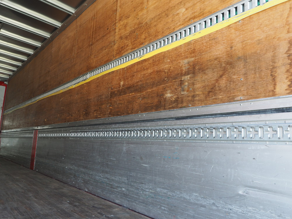 いすゞ ギガ ウイング車 大型 PDG-CYJ77W8 年式 H20[写真29]