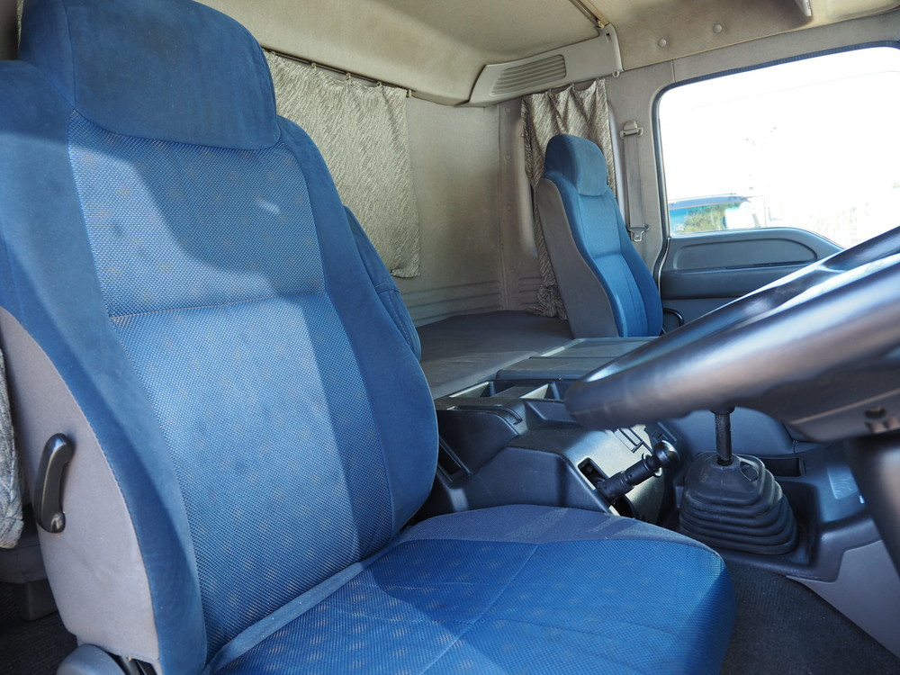 いすゞ ギガ ウイング車 大型 QKG-CYJ77A 年式 H25[写真31]