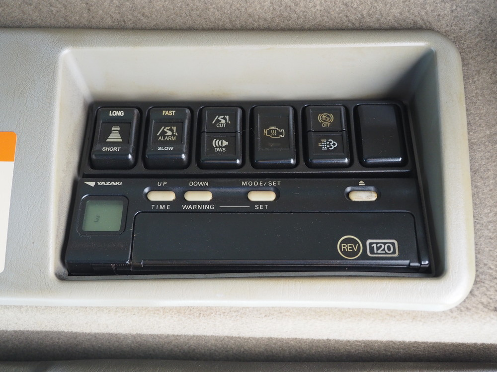 いすゞ ギガ ウイング車 大型 QKG-CYJ77A 年式 H25[写真38]