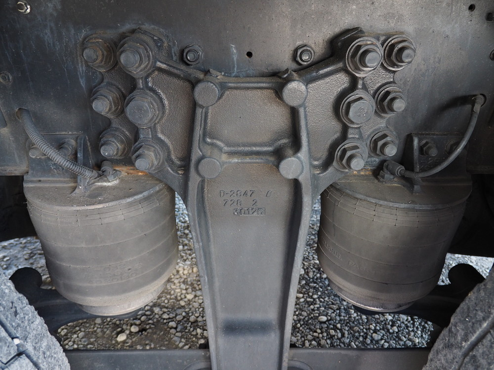 いすゞ ギガ ウイング車 大型 QKG-CYJ77A 年式 H25[写真45]