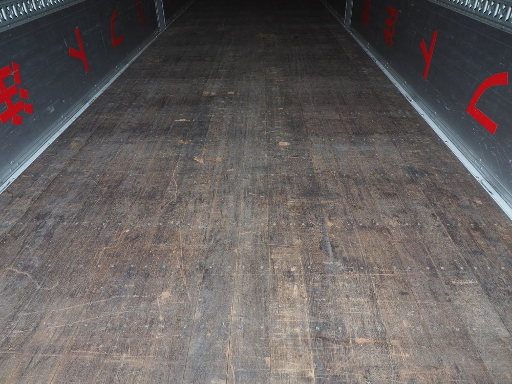 いすゞ ギガ ウイング車 大型 LKG-CYJ77A 年式 H22[写真28]