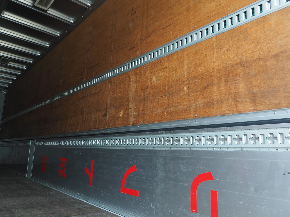 いすゞ ギガ ウイング車 大型 LKG-CYJ77A 年式 H22[写真30]