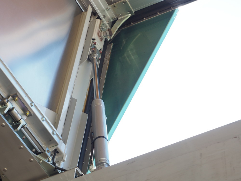 いすゞ ギガ ウイング車 大型 QKG-CYJ77A 年式 H26[写真13]