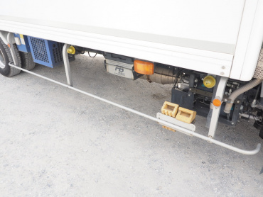 いすゞ フォワード 冷凍バン 中型 TKG-FRR90T2 年式 H27 [写真12]