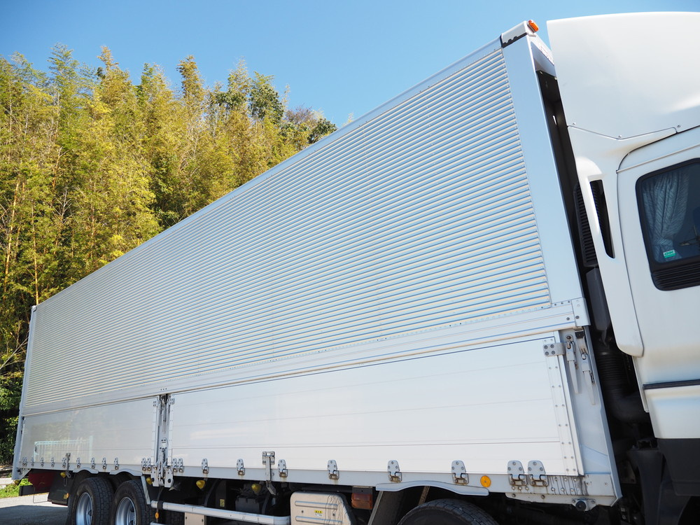 いすゞ ギガ ウイング車 大型 QKG-CYJ77A 年式 H28[写真10]