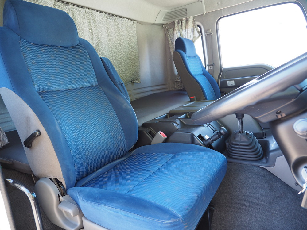 いすゞ ギガ ウイング車 大型 QKG-CYJ77A 年式 H28[写真16]