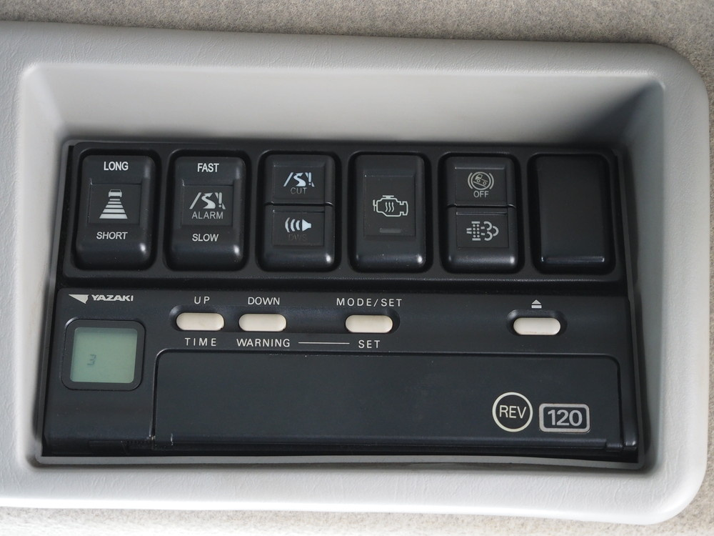 いすゞ ギガ ウイング車 大型 QKG-CYJ77A 年式 H28[写真23]