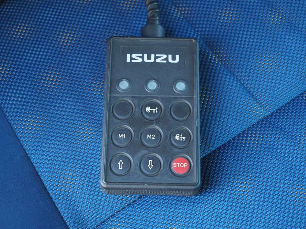 いすゞ ギガ ウイング車 大型 QKG-CYJ77A 年式 H28[写真25]