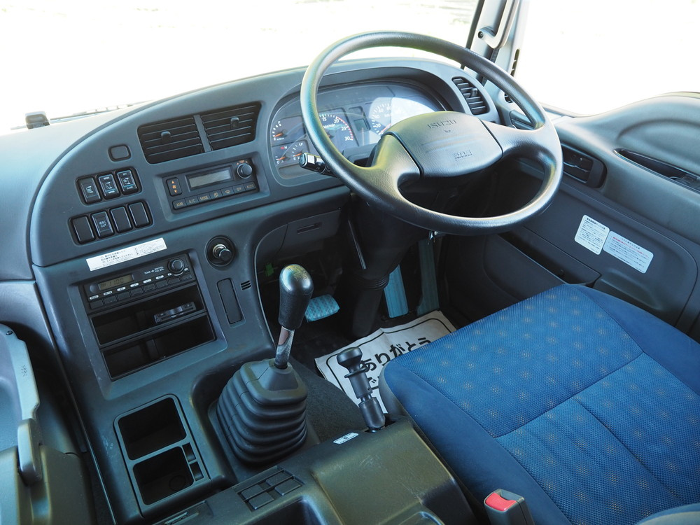 いすゞ ギガ ウイング車 大型 QKG-CYJ77A 年式 H28[写真17]