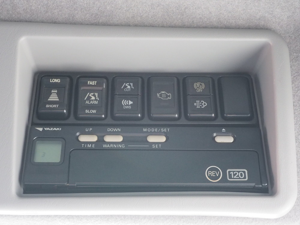 いすゞ ギガ ウイング車 大型 QKG-CYJ77A 年式 H26[写真39]