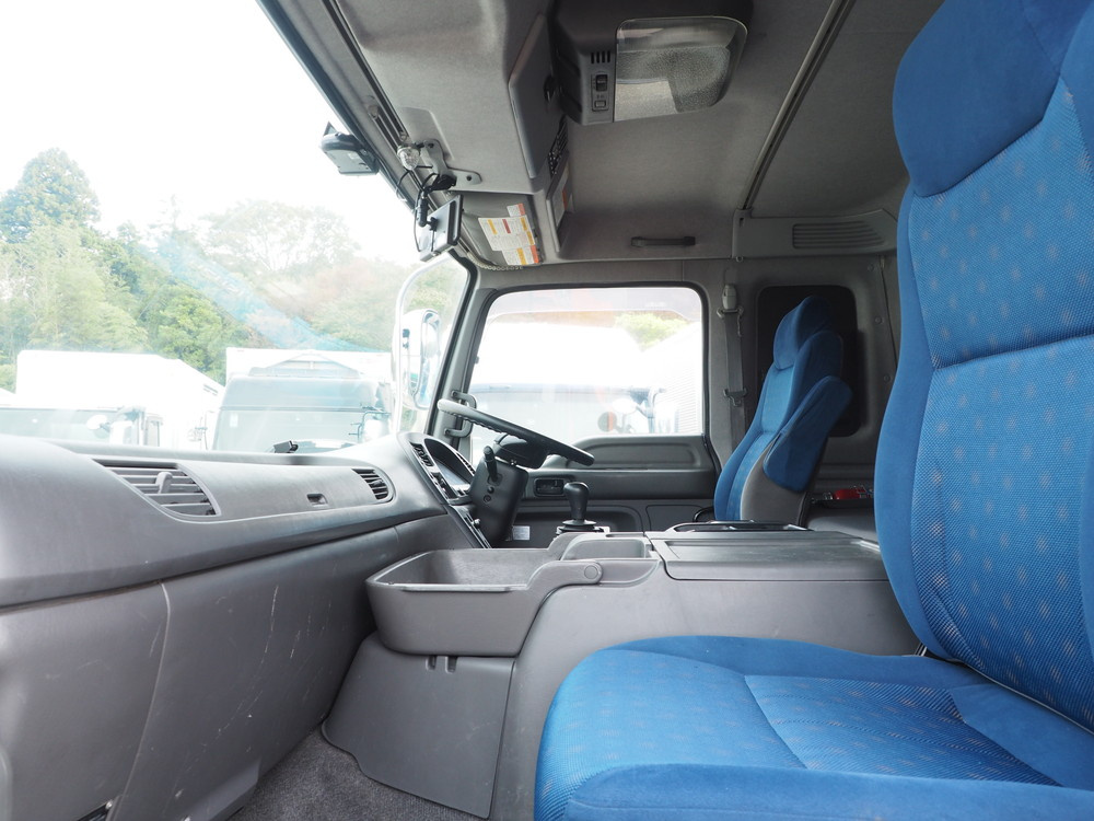 いすゞ ギガ ウイング車 大型 QKG-CYJ77A 年式 H26[写真46]