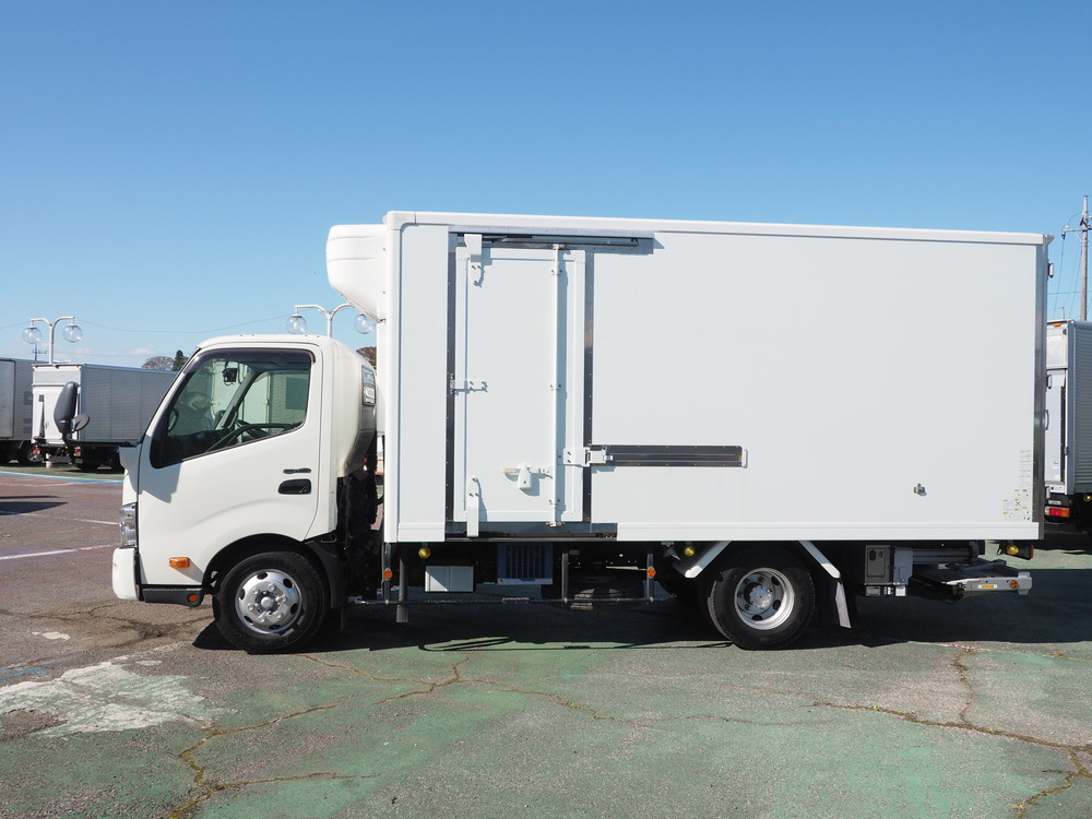 日野 デュトロ 冷凍バン 小型 TKG-XZU710M 年式 H28[写真08]