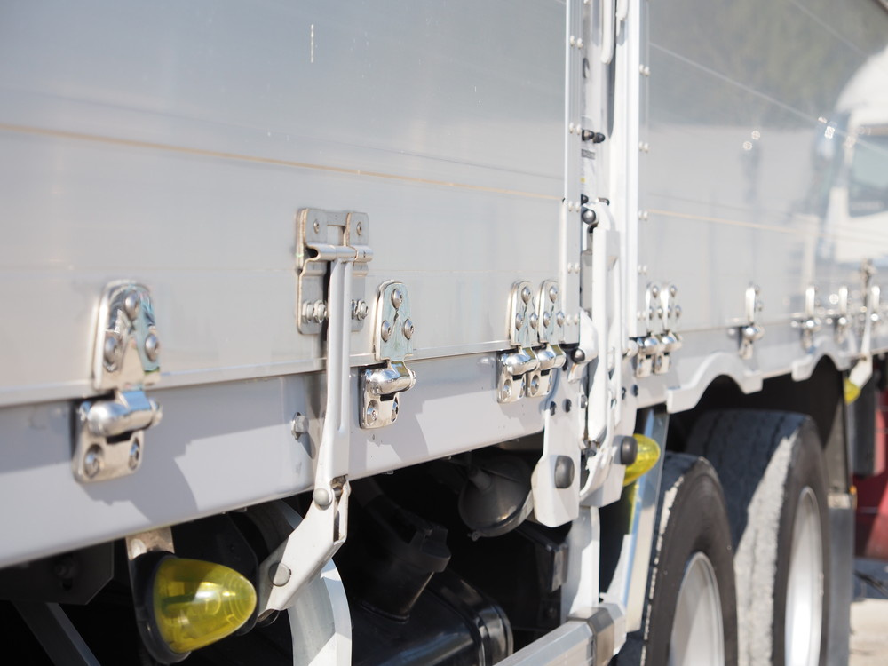 いすゞ ギガ ウイング車 大型 LKG-CYJ77A 年式 H22[写真09]