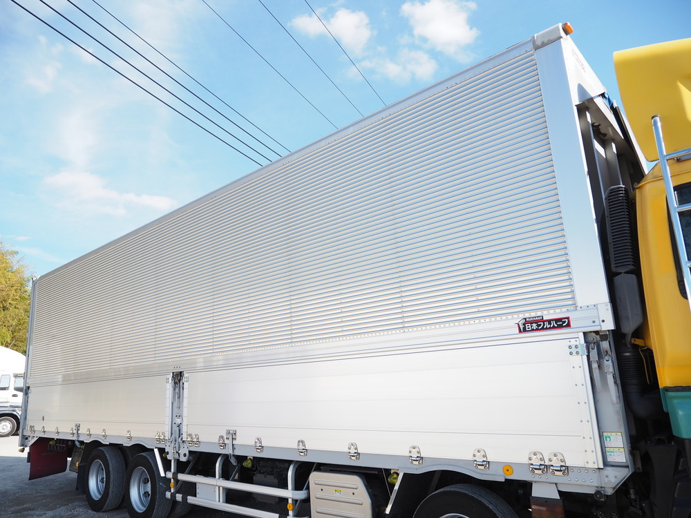 いすゞ ギガ ウイング車 大型 LKG-CYJ77A 年式 H22[写真10]