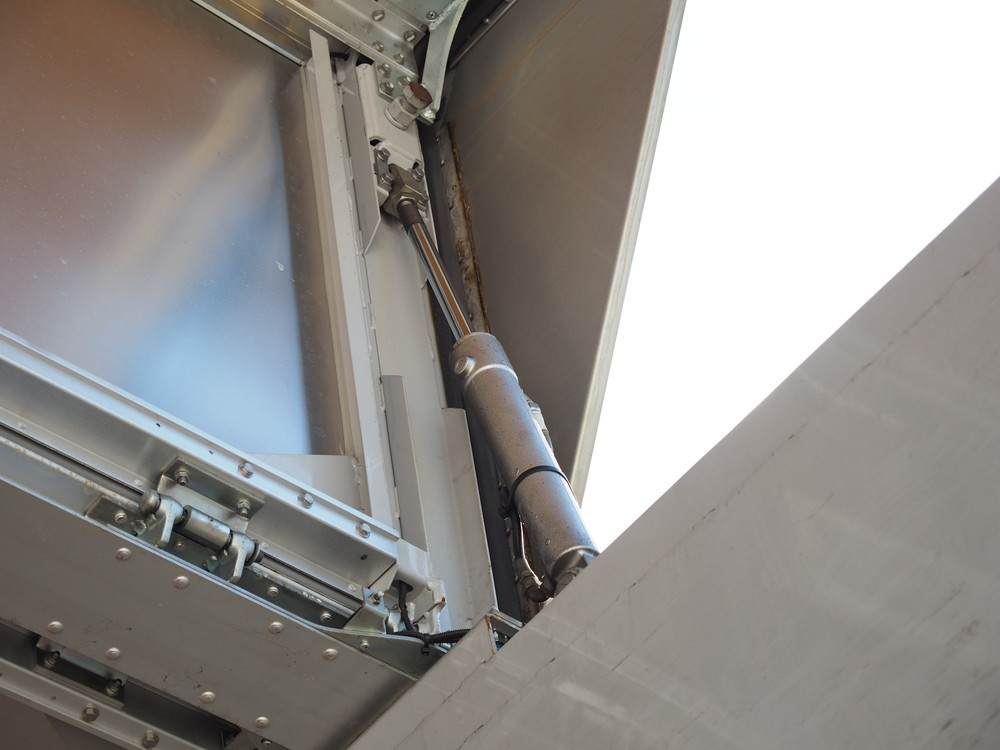 いすゞ ギガ ウイング車 大型 LKG-CYJ77A 年式 H22[写真13]