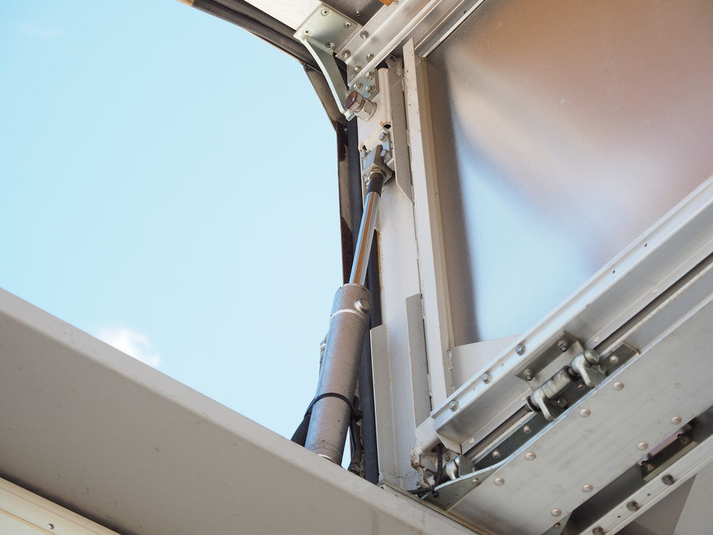 いすゞ ギガ ウイング車 大型 LKG-CYJ77A 年式 H22[写真14]