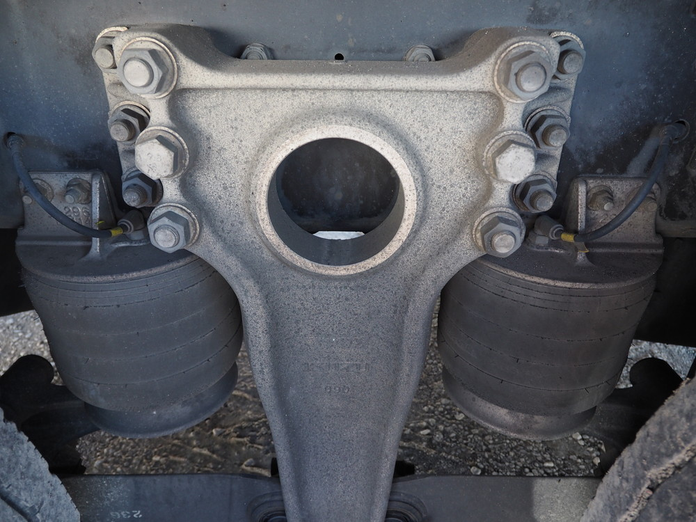 いすゞ ギガ ウイング車 大型 LKG-CYJ77A 年式 H22[写真49]