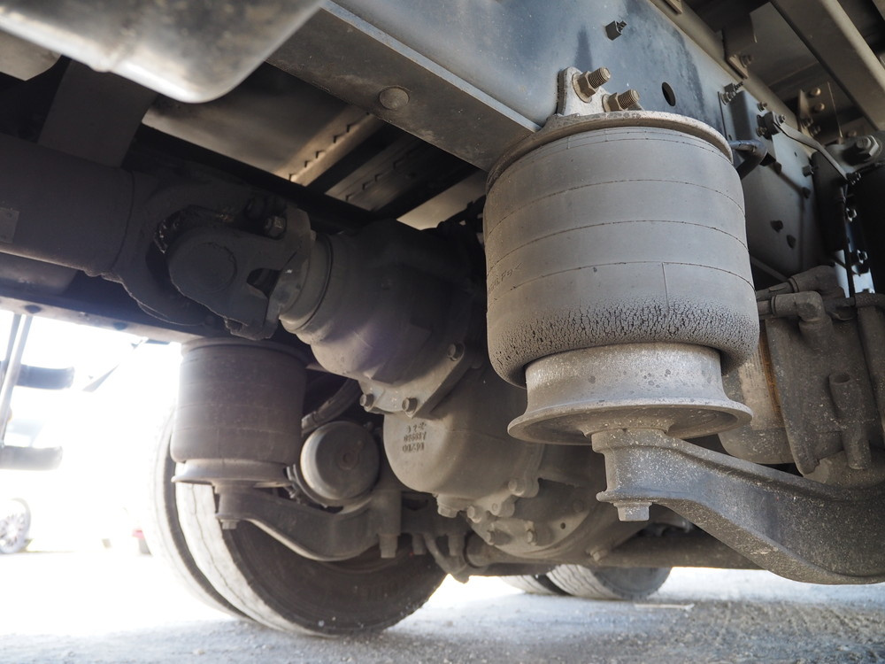 いすゞ ギガ ウイング車 大型 LKG-CYJ77A 年式 H22[写真50]