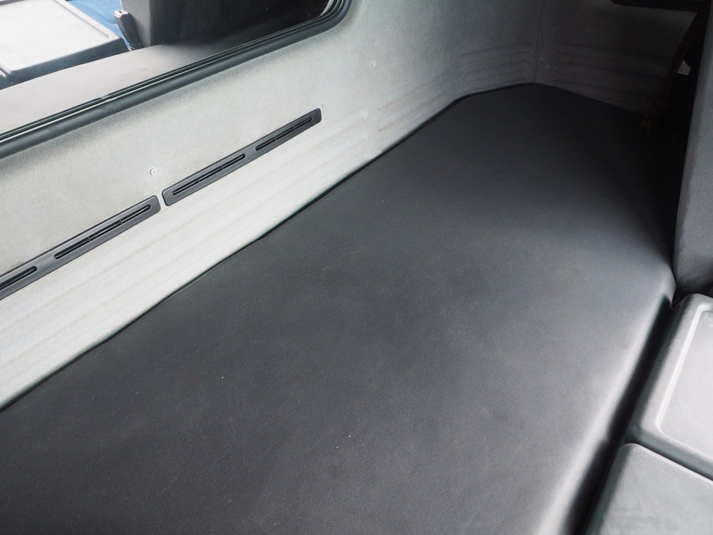 いすゞ ギガ 冷凍ウイング 大型 QKG-CYJ77A 年式 H26[写真46]