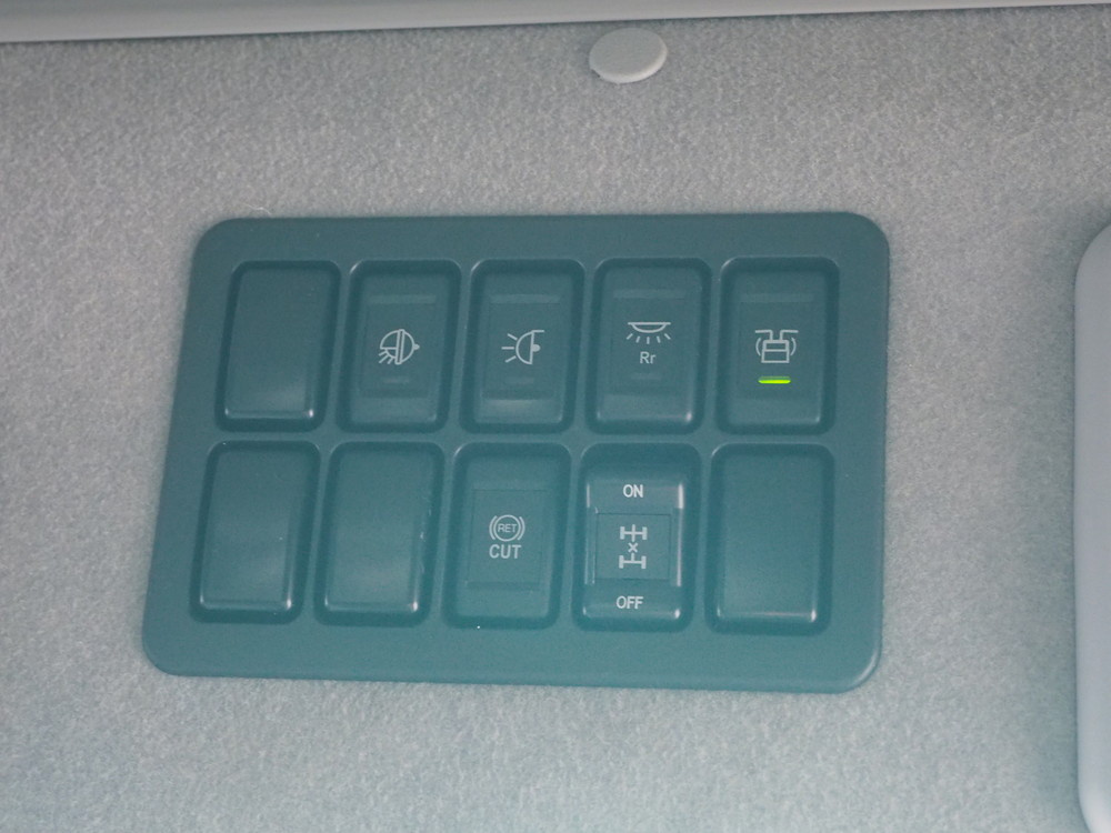 いすゞ ギガ 冷凍ウイング 大型 QKG-CYJ77A 年式 H26[写真42]