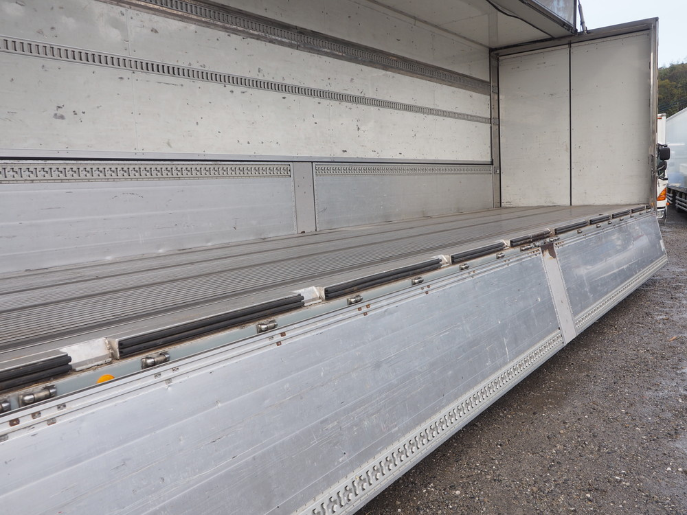 いすゞ ギガ 冷凍ウイング 大型 QKG-CYJ77A 年式 H26[写真25]