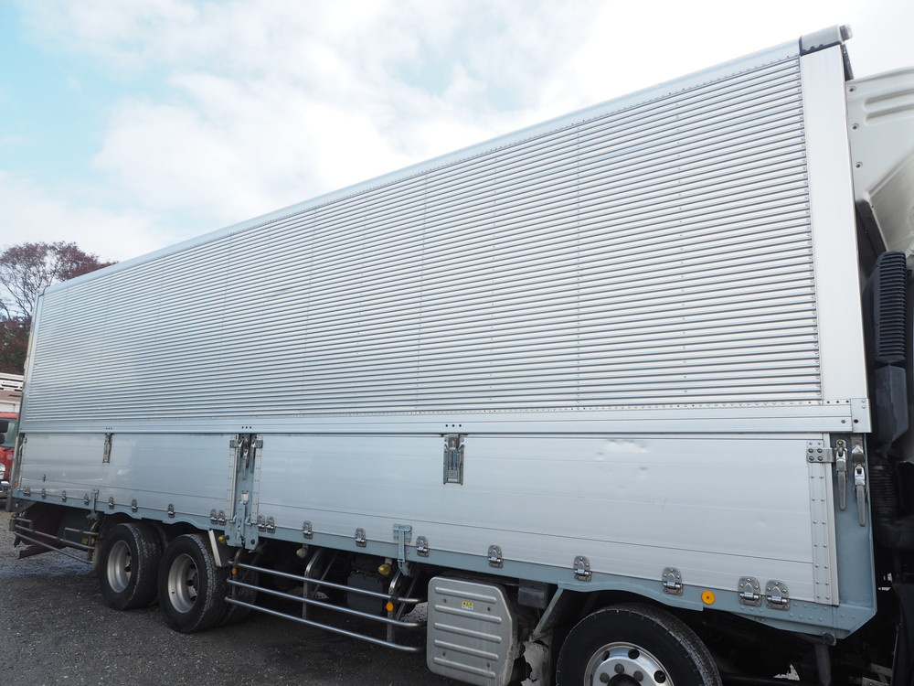 いすゞ ギガ 冷凍ウイング 大型 QKG-CYJ77A 年式 H26[写真09]