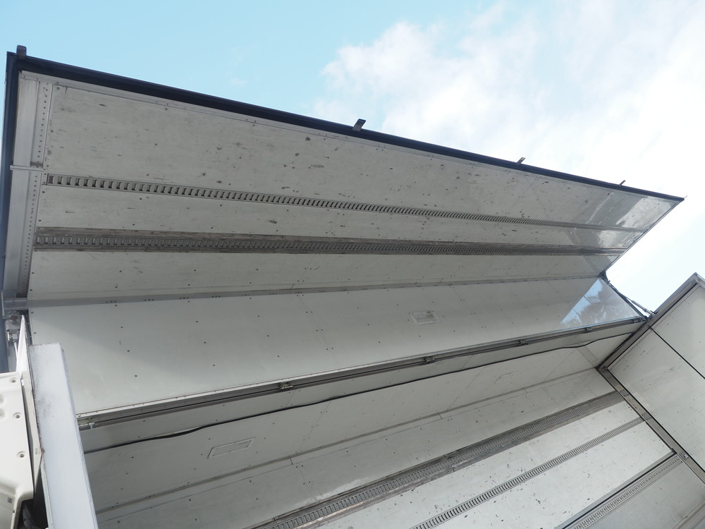 いすゞ ギガ 冷凍ウイング 大型 QKG-CYJ77A 年式 H26[写真26]