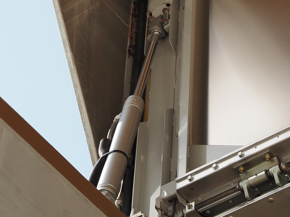 いすゞ ギガ ウイング車 大型 QKG-CYJ77A 年式 H26[写真22]