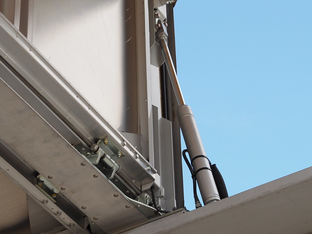 いすゞ ギガ ウイング車 大型 QKG-CYJ77A 年式 H26[写真23]