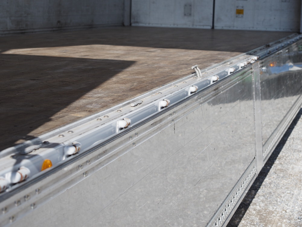 いすゞ ギガ ウイング車 大型 QKG-CYJ77A 年式 H26[写真25]