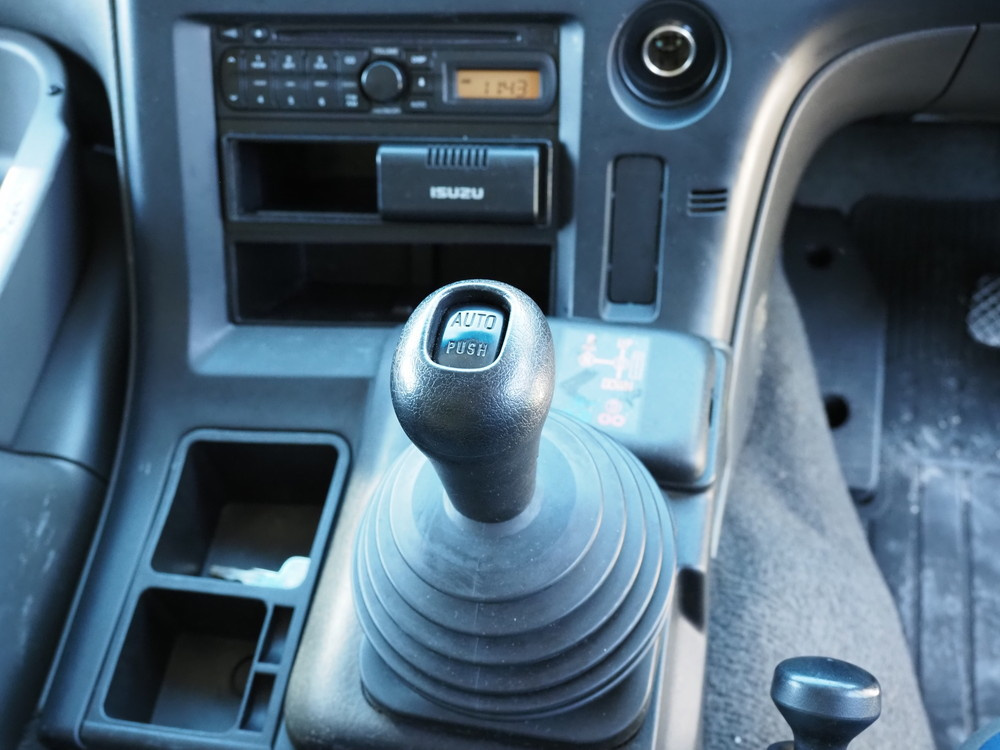 いすゞ ギガ ウイング車 大型 QKG-CYJ77A 年式 H26[写真42]