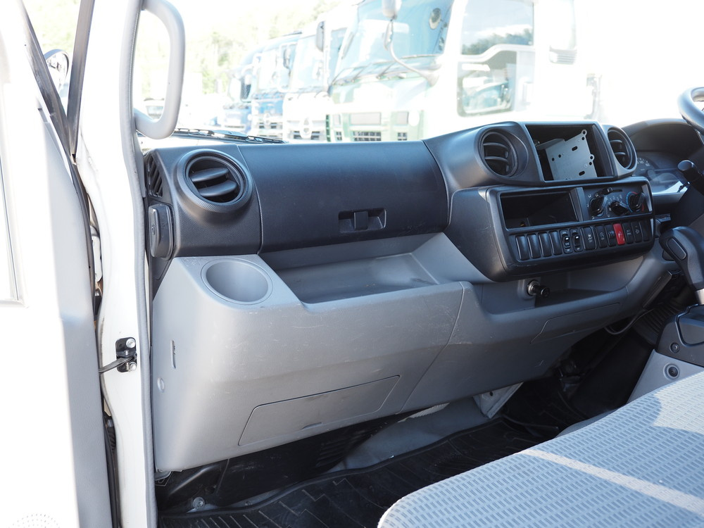 日野 デュトロ バン車 小型 TKG-XZU655M 年式 H27[写真42]