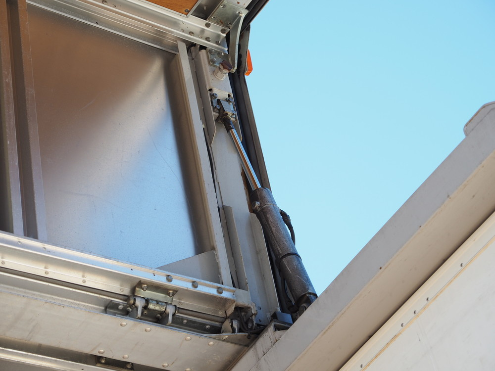 日野 グランドプロフィア ウイング車 大型 BKG-FW1EXYG 年式 H20[写真18]