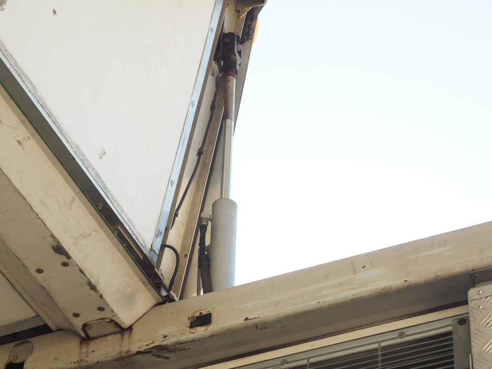 いすゞ ギガ 冷凍ウイング 大型 PKG-CYJ77W8 年式 H21[写真13]