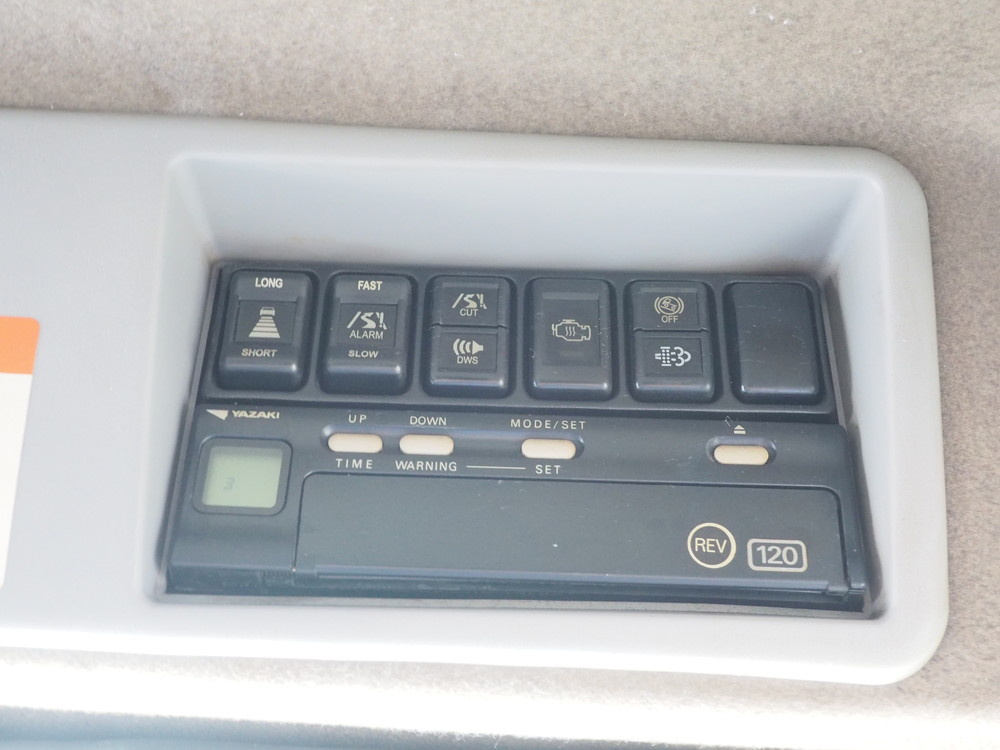 いすゞ ギガ ウイング車 大型 LKG-CYJ77A 年式 H22[写真41]