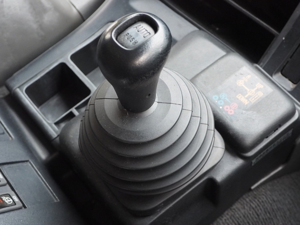 いすゞ ギガ ウイング車 大型 LKG-CYJ77A 年式 H22[写真38]