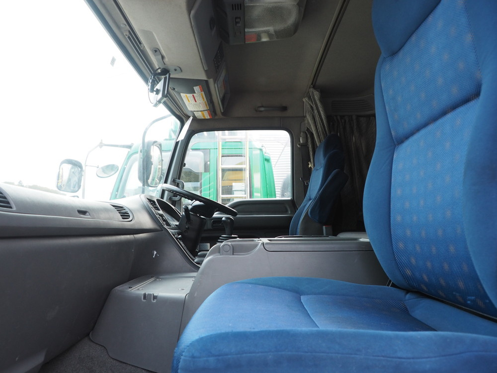 いすゞ ギガ ウイング車 大型 LKG-CYJ77A 年式 H22[写真46]