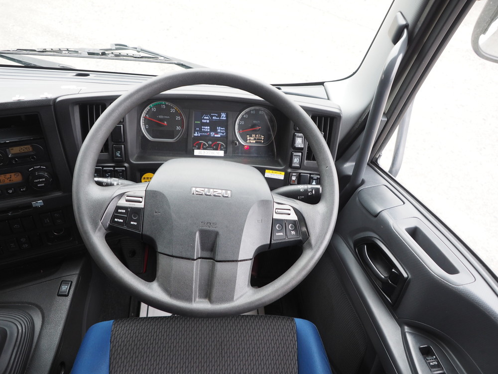 いすゞ ギガ 冷凍ウイング 大型 QKG-CYJ77B 年式 H28[写真22]