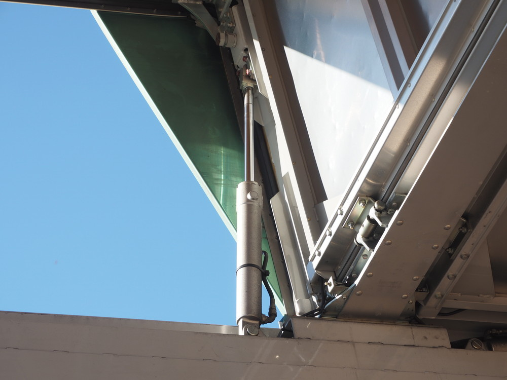 いすゞ ギガ ウイング車 大型 QKG-CYJ77A 年式 H25[写真17]