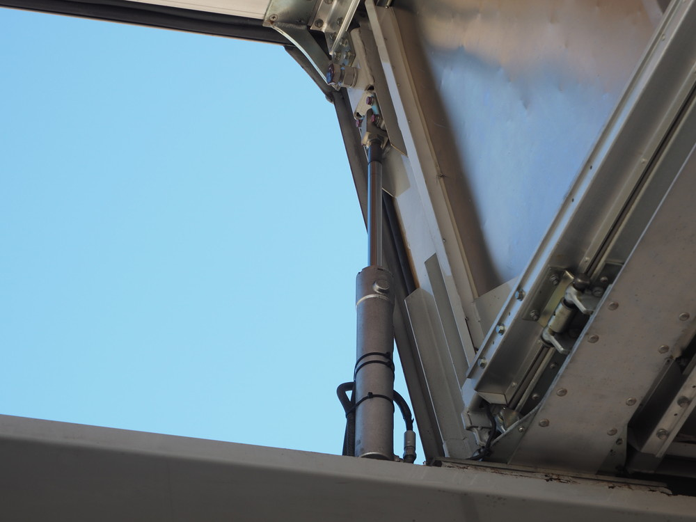 いすゞ ギガ ウイング車 大型 QKG-CYJ77A 年式 H25[写真13]