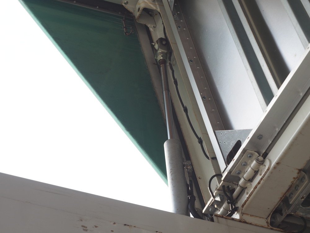 いすゞ ギガ ウイング車 大型 PDG-CYJ77W8 年式 H21[写真16]