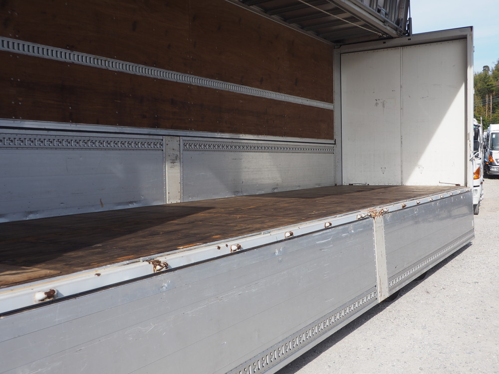 いすゞ ギガ ウイング車 大型 PDG-CYJ77W8 年式 H21[写真19]