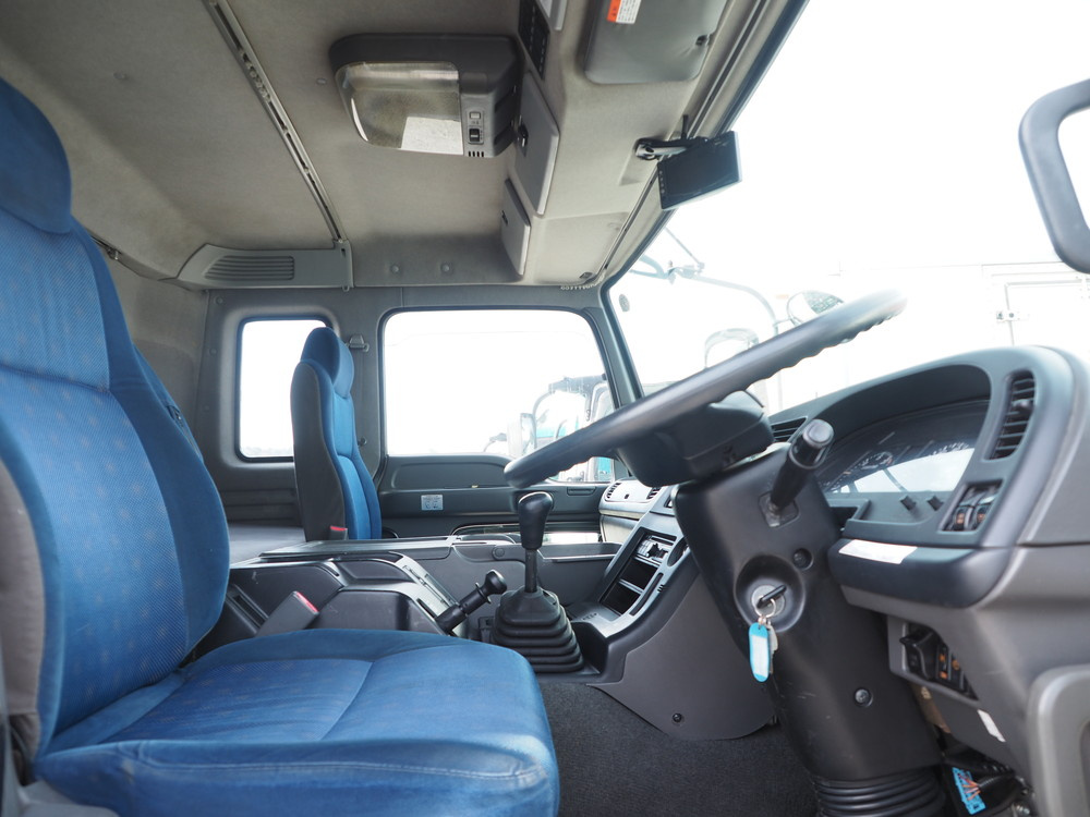 いすゞ ギガ ウイング車 大型 PDG-CYJ77W8 年式 H21[写真31]