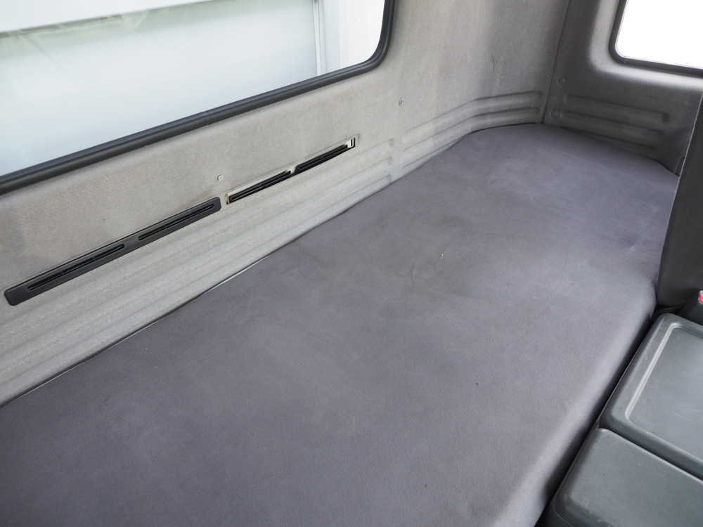 いすゞ ギガ ウイング車 大型 PDG-CYJ77W8 年式 H21[写真40]