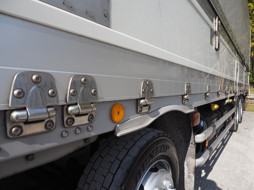 いすゞ ギガ 冷凍ウイング 大型 QKG-CYJ77B 年式 H28[写真09]