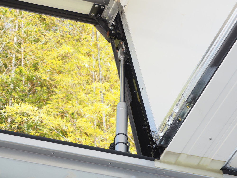 いすゞ ギガ 冷凍ウイング 大型 QKG-CYJ77B 年式 H28[写真13]