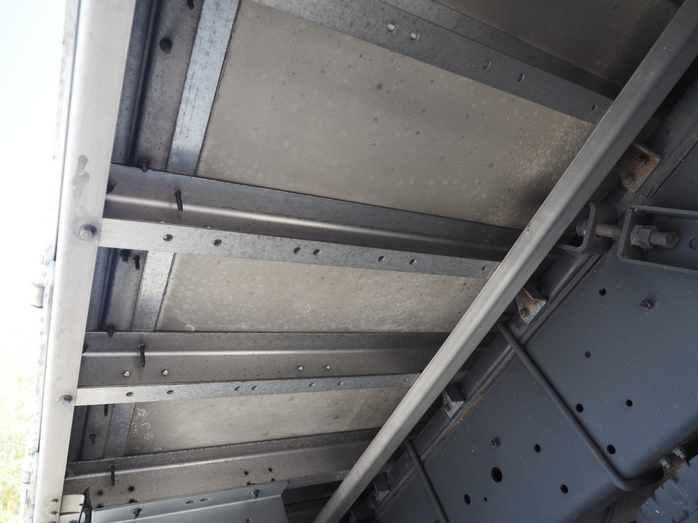 いすゞ ギガ 冷凍ウイング 大型 QKG-CYJ77B 年式 H28[写真36]